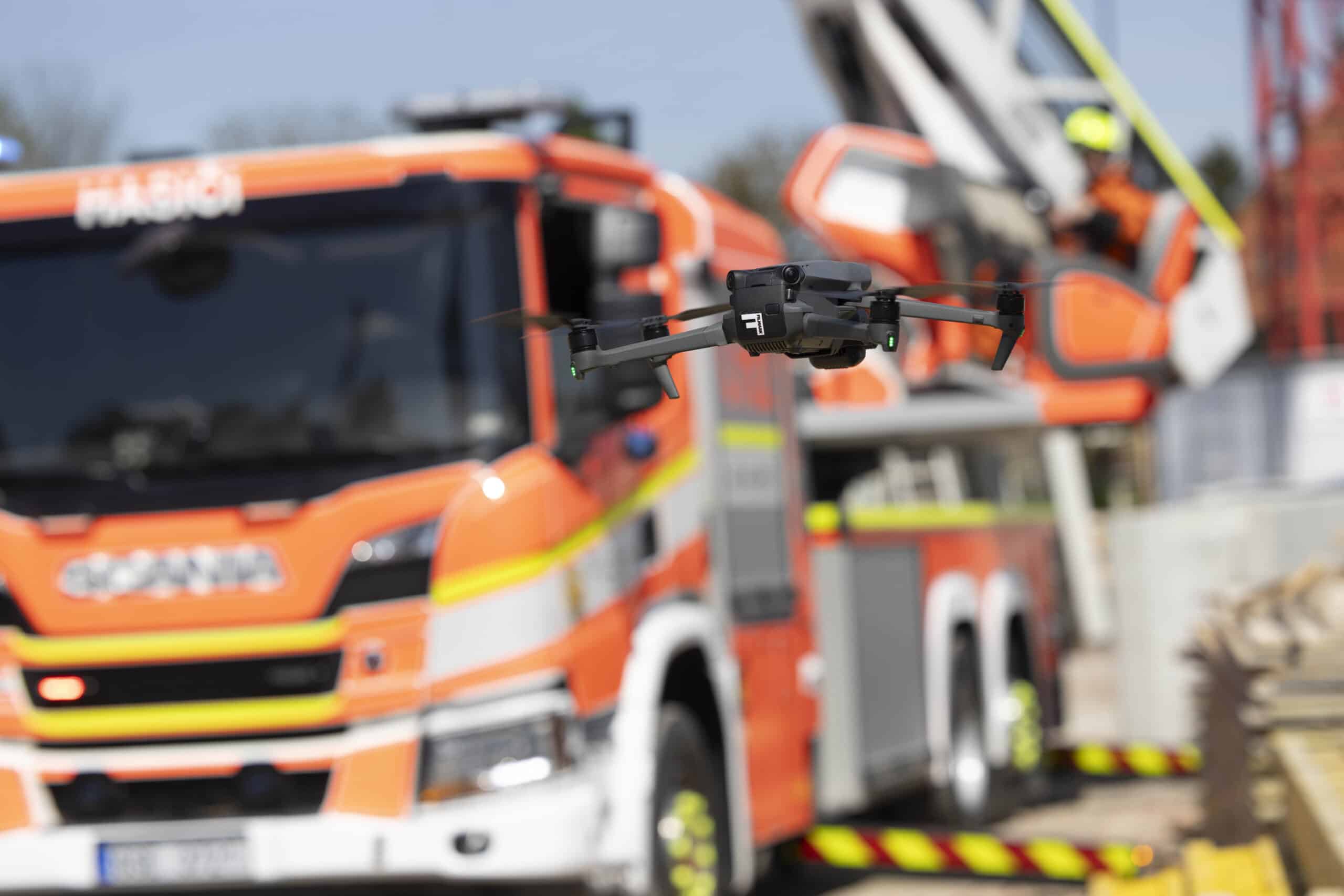 Cvičení hasičského záchranného sboru na stavbě Portti Kladno